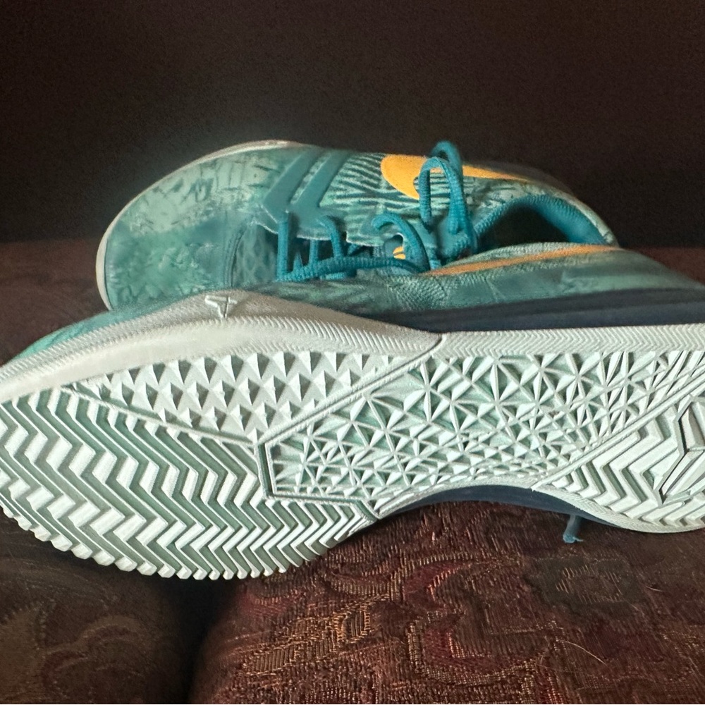 Turquoise Koby Bryant Mentality Easter shoes size 8